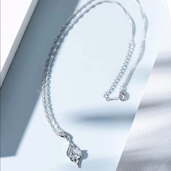 Gorgeous Crystal Pendant Silver necklace - Picture 6 of 6